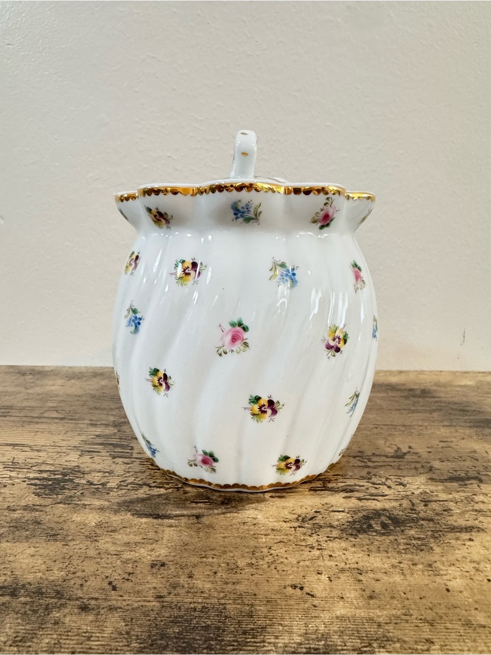 Porcelain Lidded Biscuit Jar Floral Gold Trim Heart Handle England - Picture 3 of 9
